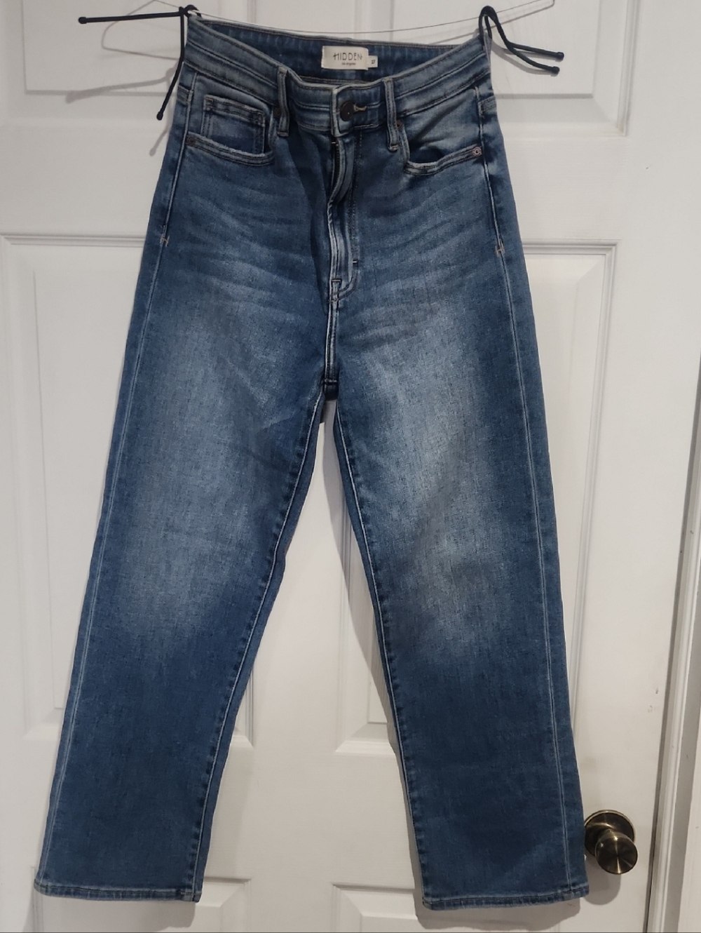 Hidden Cropped Straight-Leg Jeans in Medium Blue